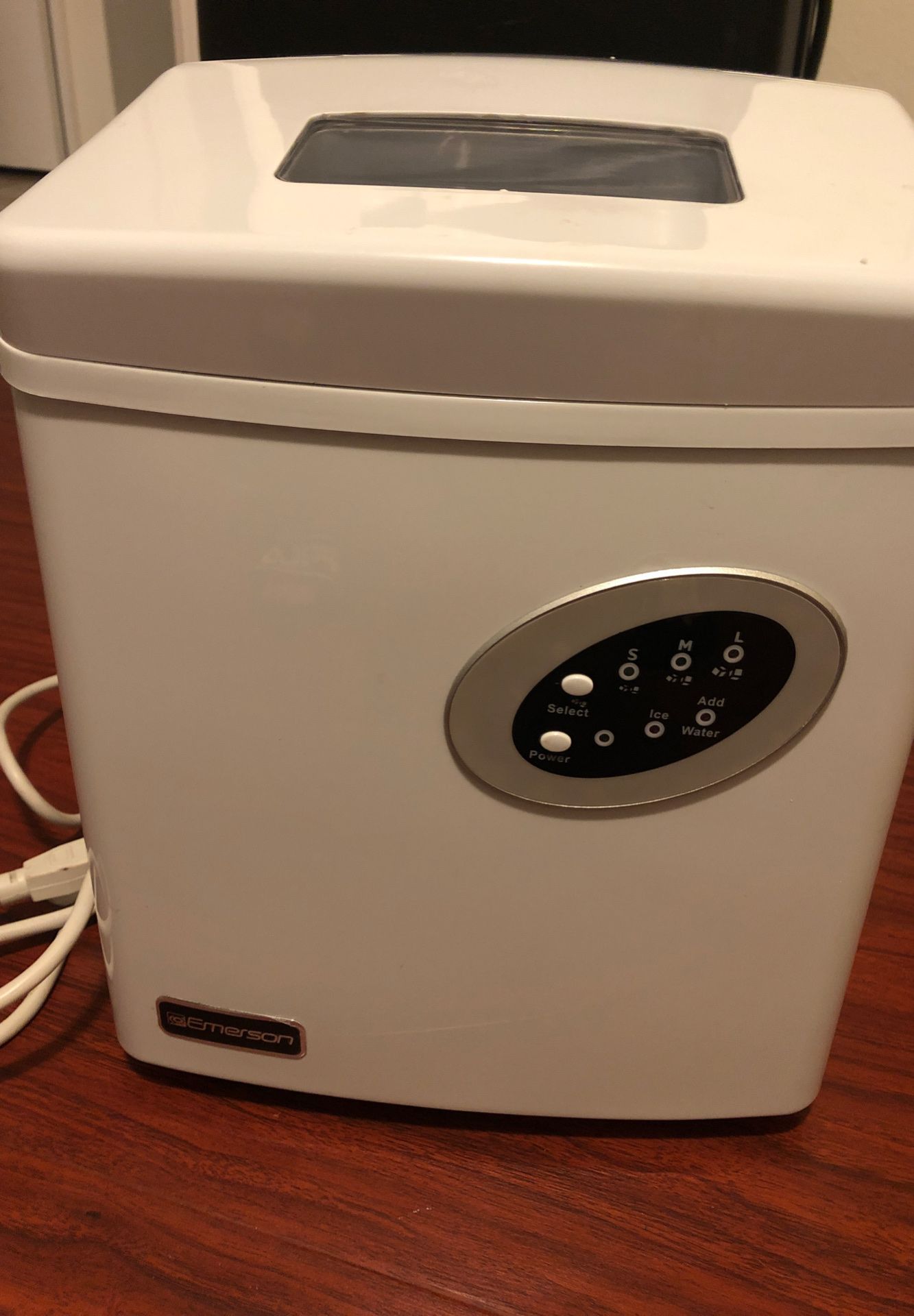 Portable ice maker Emerson model IM90B for Sale in Los Angeles, CA