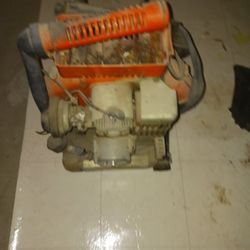 Back Pack Leaf Blower Don't Know Much About It Cleaning Out Garage I Can Do $40 Cash Must Pick Up Broadway And APACHE BUCKEYE AZ CASH ONLY PLS THANKS 