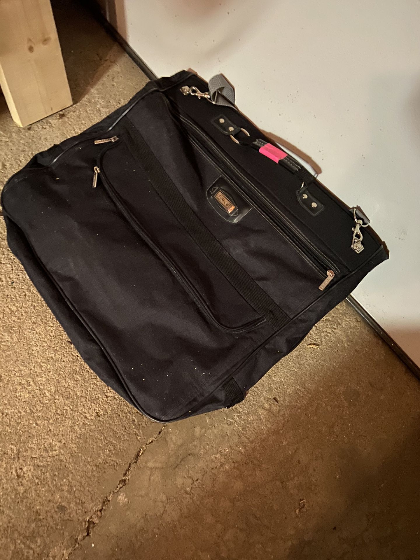 Travel bag for dresses and suits