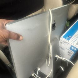 MacBook Built-in computer With Monitor Everything Works