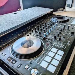 Pioneer DJ DDJ-RZ Controller & Odyssey Case