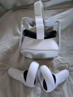 Oculus Quest 2 128 GB with hardshell carrying case