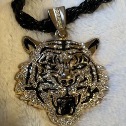 Chain & Tigar Pendant