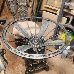 Iron Round Glass Pineapple Table & Chairs (4)