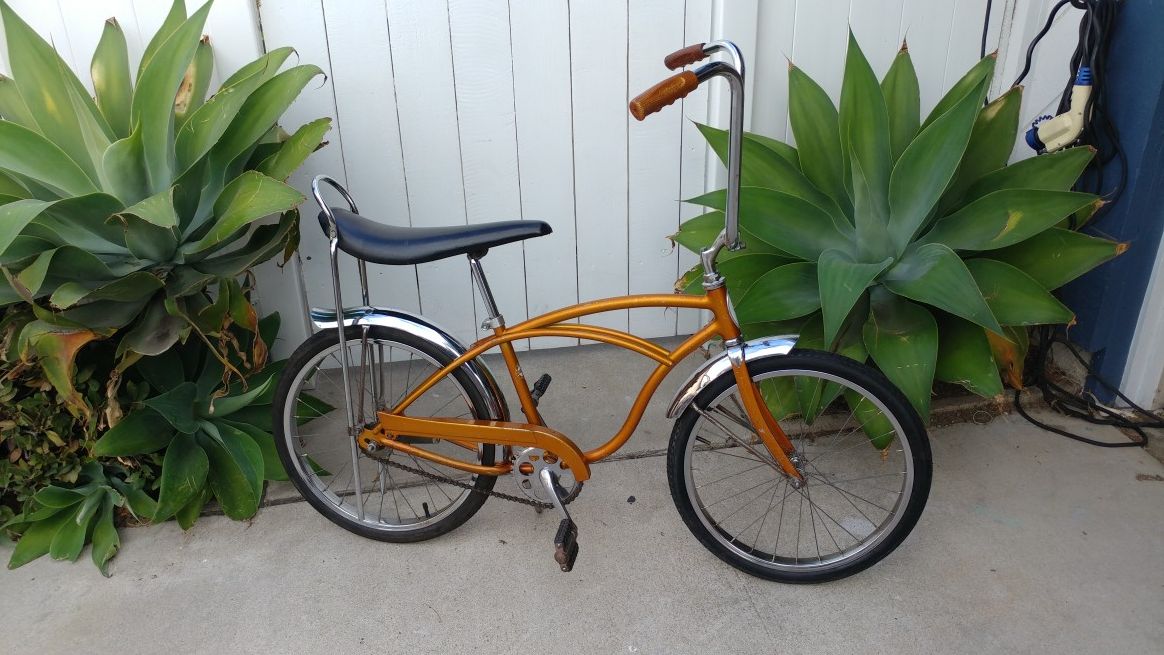 1967 Schwinn Stingray coppertone gold color 20 inch S7 chrome wheels. beach beach cruiser bike. All Original