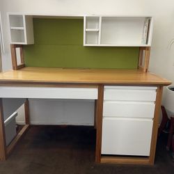 Children’s Desk With Hutch