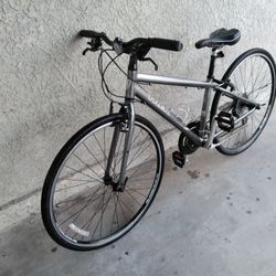 Trek 7.1 Hybrid Bike