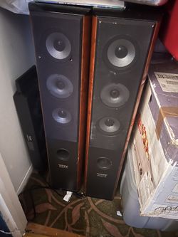 * AMAZING SOUND * Pair of Titan Tower Speakers
