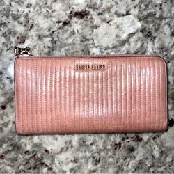 EUC Miu Miu Pink Leather Zippered Wallet w/Authenticity 