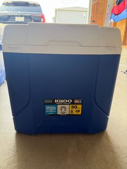 Igloo 30-Qt Rolling Cooler w/ Telescoping Handle