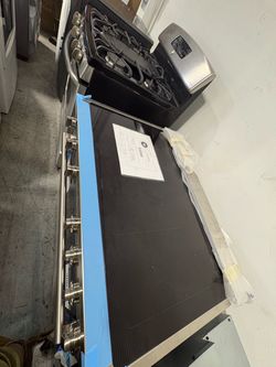 Stainless Steel Gas Range with Black Cooktop