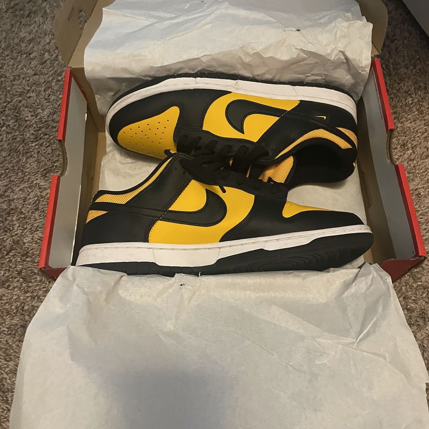 Nike Low Dunks Goldenrods