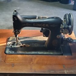 Singer Sewing Machine MUST SELL ASAP 