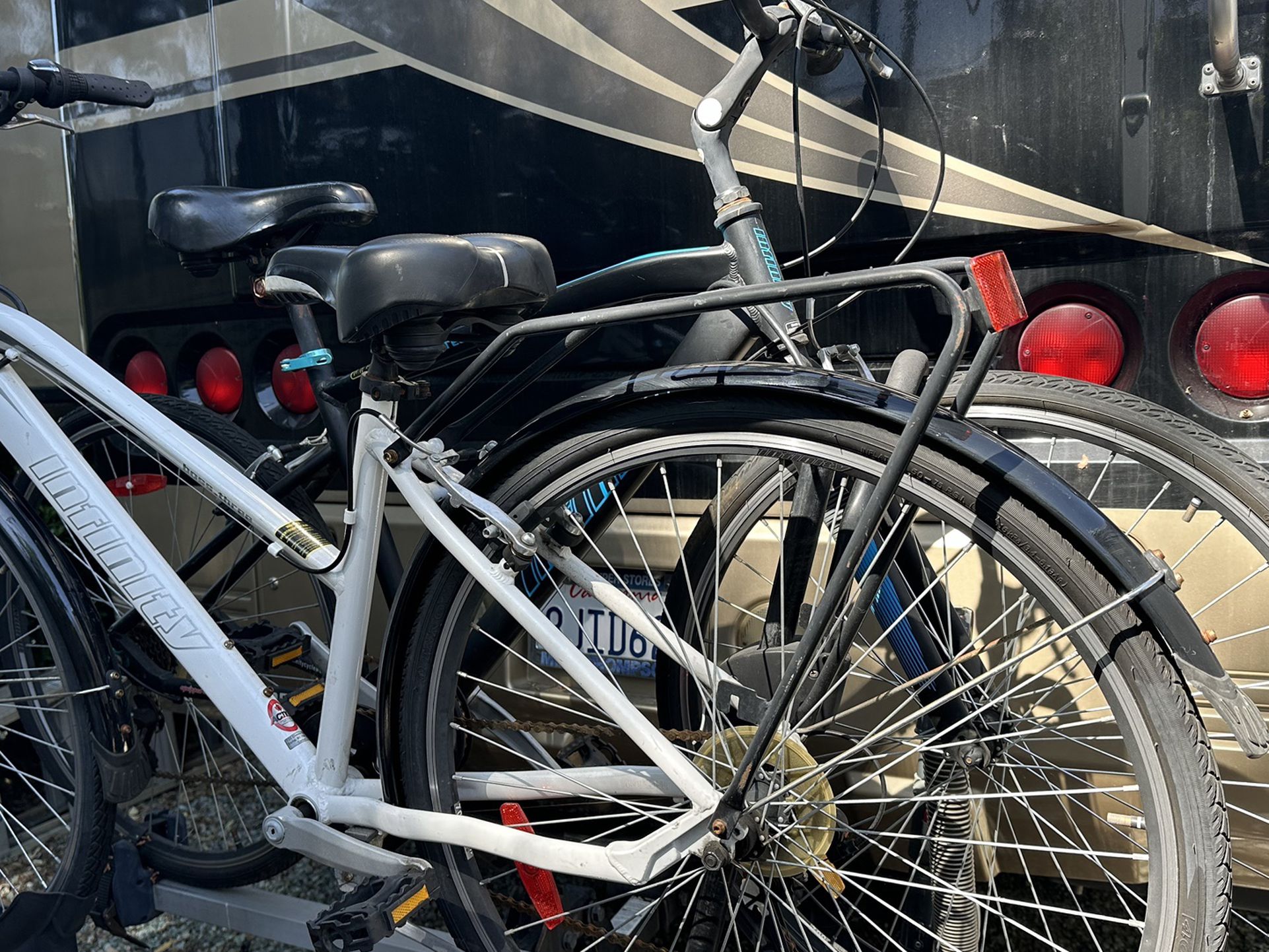 Thule Locking Bike Rack With Two Bikes, Men/Women’s Bicycles