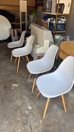 Happy 4 of July Dining set missing one screw on chair will sale for 50.00