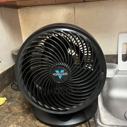 Vornado 630 Mid-Size Whole Room Air Circulator Fan for Home, 3 Speeds, Adjustable Tilt, Removable Grill, 9 Inch, Quiet Fan for Bedroom