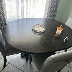 Broyhill Table And Chairs