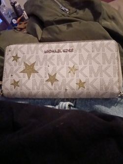 Michael kors clutch
