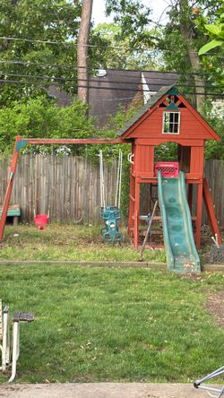 Free swing set