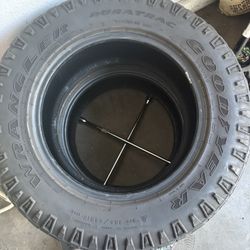 2 tires wrangler duratrac 265/65/18