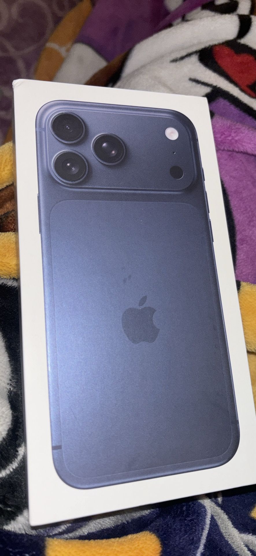 2 iPhone 17 Pro Maxes