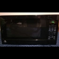 GE 2.0 Cu. Ft. Capacity Countertop Microwave Oven (Black)