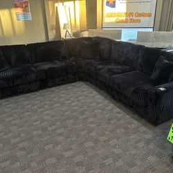 NEW Comfy Black Sectional W/cupholders 