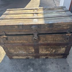 L.E. MORRISON STEAMER TRUNK