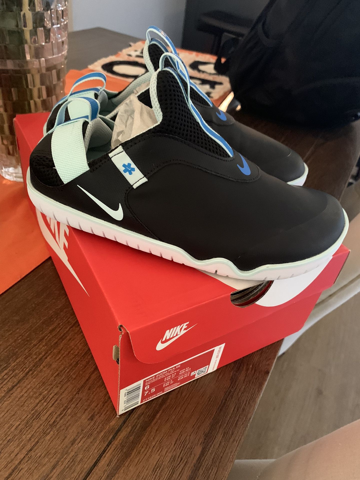 Nike zoom shoes size 7.5