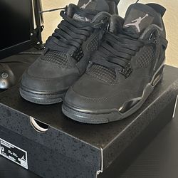 BLACKCAT AIR JORDAN 4’S SIZE 9 2025