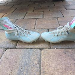 Puma Girls Soccer Cleats & Shin Guards 