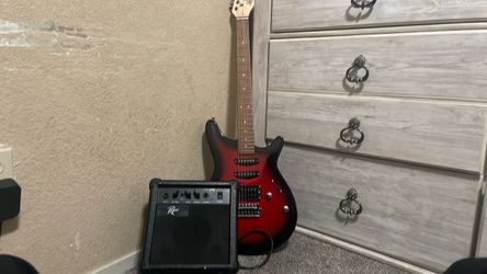 Rogue Rocketeer RR100 electric guitar and amplifier
