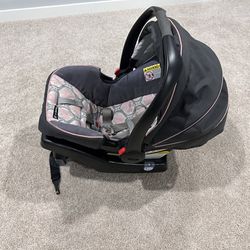 Graco Infant Car Seat With Adjustable Base