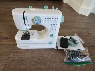 Twin Needle Sewing Machine, 16 Stitches Double Thread for Beginners
Lightweight household machine with foot pedal, built-in light, storage drawer and 