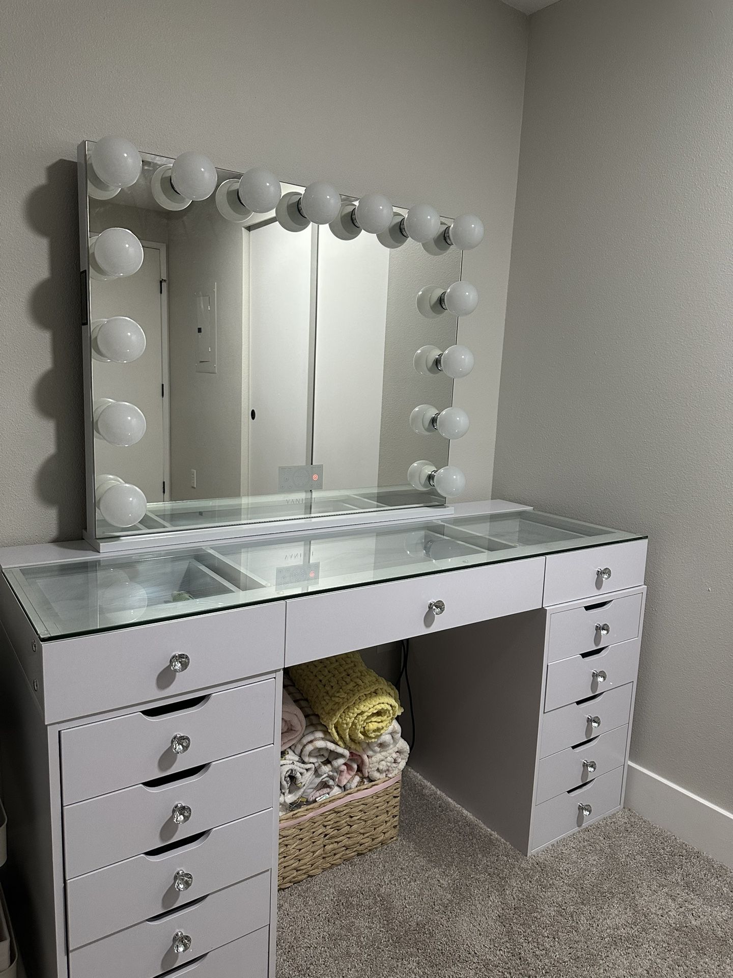 vanity desk and mirror 