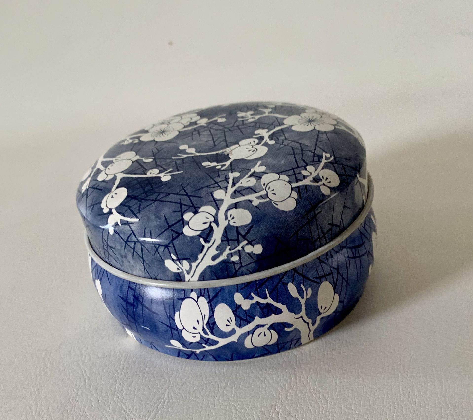 vintage daher decorated ware Lidded Metal Trinket Box England