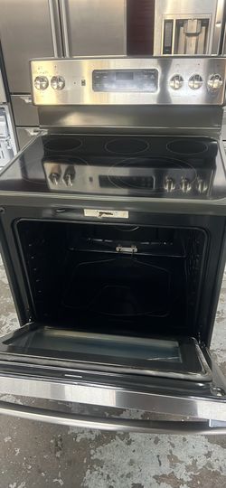 30”in wide electric range 2 months use perfect working and warranty