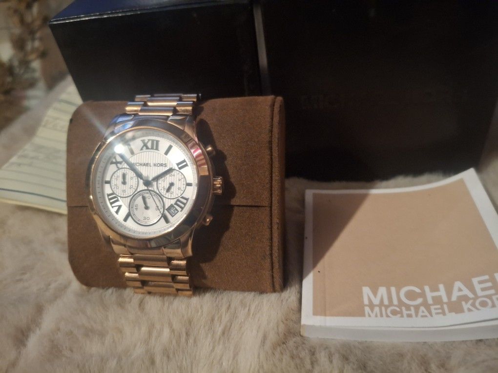 Elegant Michael Kors Watch . With Box. Extra Links.and Papers