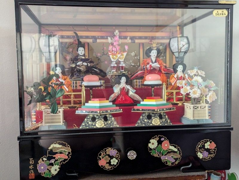 Japanese Doll Display Music Box
