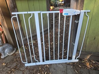 Regalo Easy Step Baby Gate – Pressure Mount