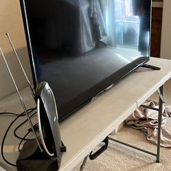 TV. Working. Long 35 Inch, Width 20 Inches ( No Control)
