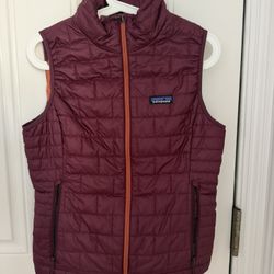 Patagonia women’s Vest New Small