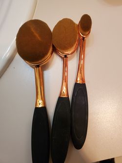 New bursh set. 10$ paid 25 at macys