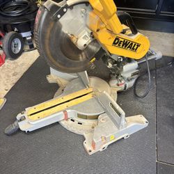 Dewalt Compound Miter Saw