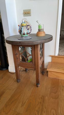 Collectable display table