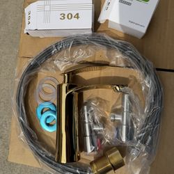New quality mirror finish gold bathroom faucet with all accessories included