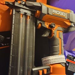 Ridgid Pneumatic 18-Gauge 2-1/8 in. Brad Nailer with Tool Bag (**NEW**)