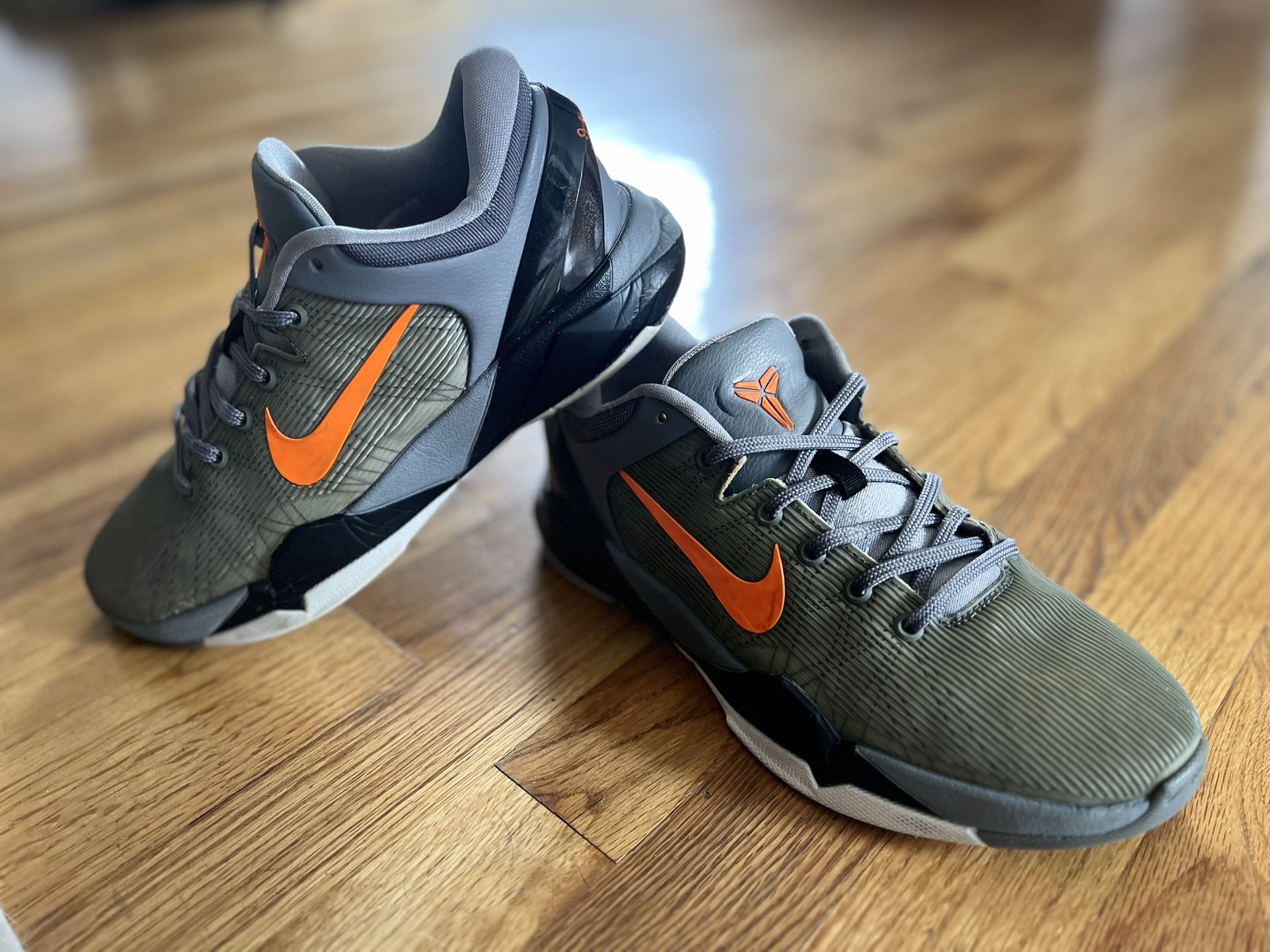 Kobe Wolf Grey Size 7y