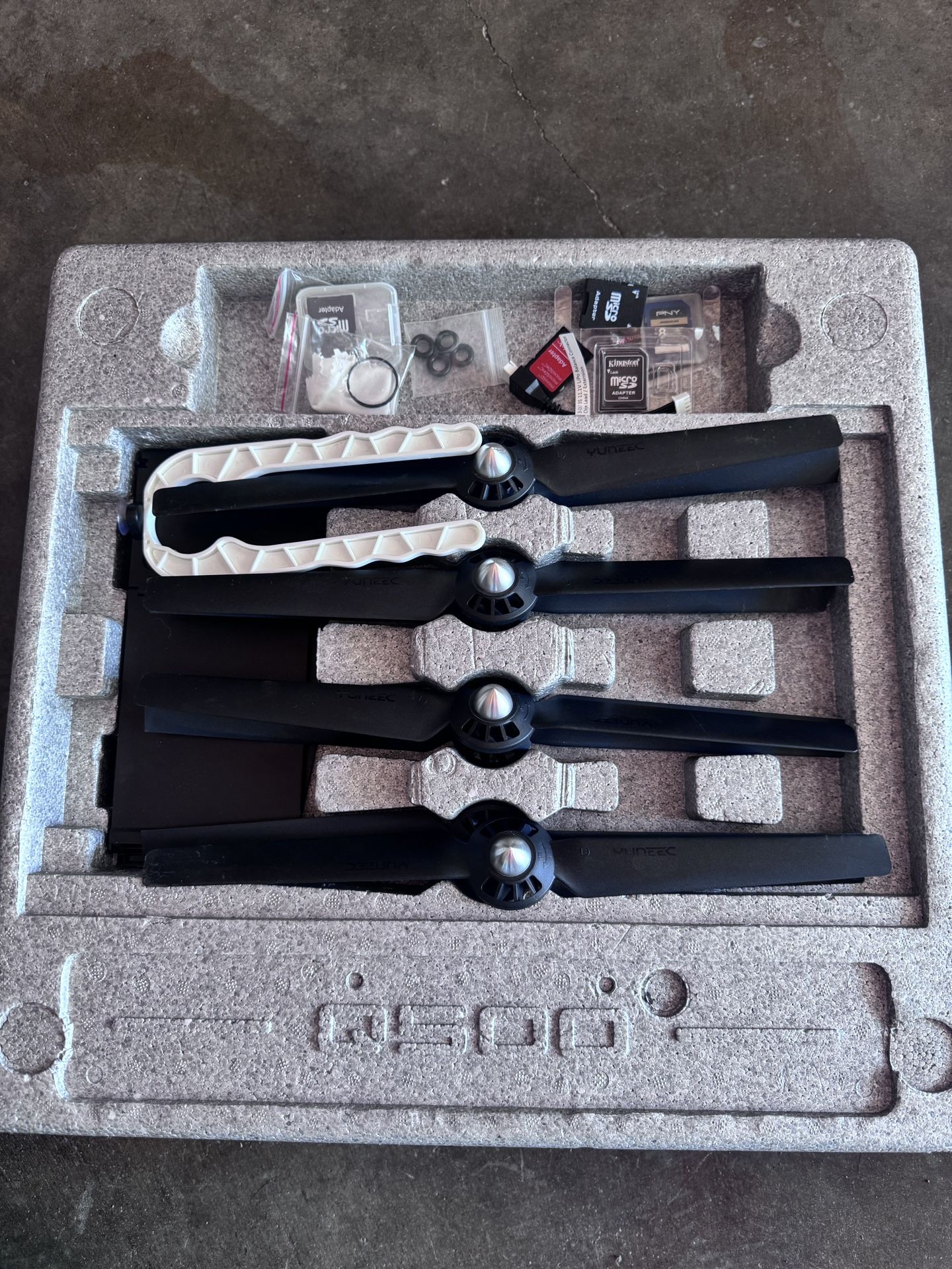 Yuneec Typhoon Q500 4K Drone – Complete Set with 4K Camera & Accessories