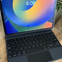 Apple iPad Air 5 - WiFi And cellular! - 64gb - Apple Pencil + Apple Magic Keyboard 